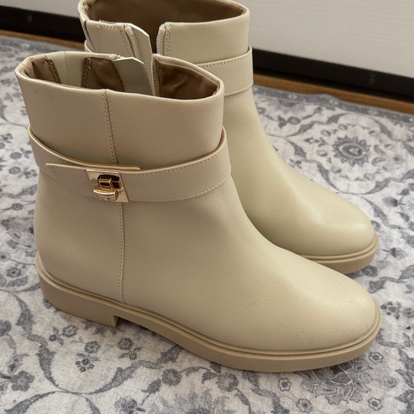 NWOT LC Lauren Conrad Tahira Belted Women’s Boots Size 7 - Picture 2 of 7